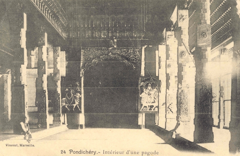 10-07 - Pondichery - interieur d'une pagode